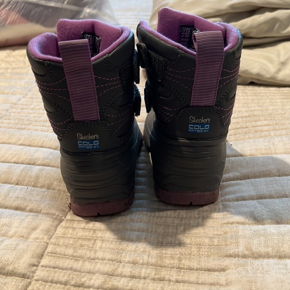 Sketcher waterproof snow boots. Size 7 toddler. - Picture 3 of 6